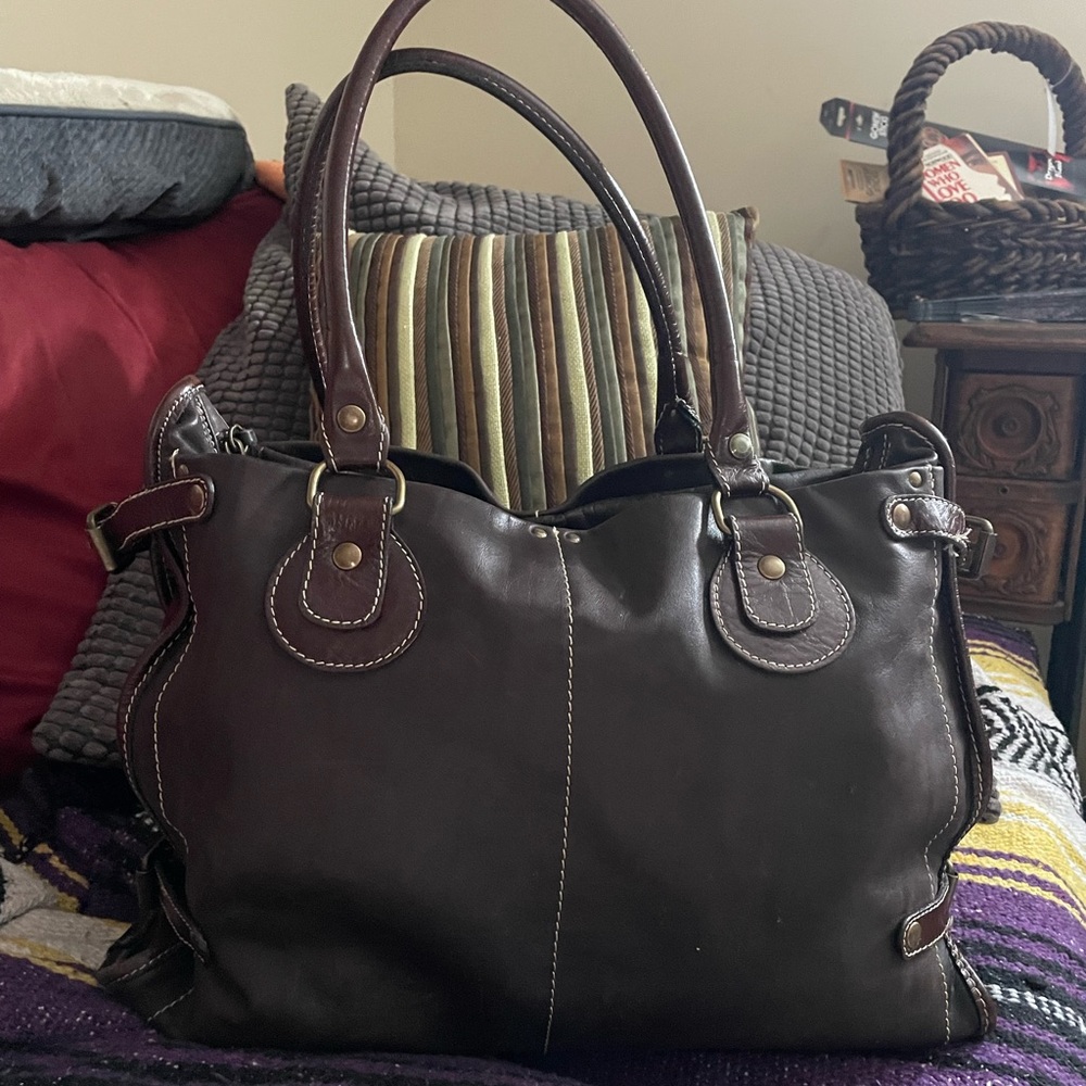 Beautiful lamb leather tote. “Regina” brand, made in Italy.